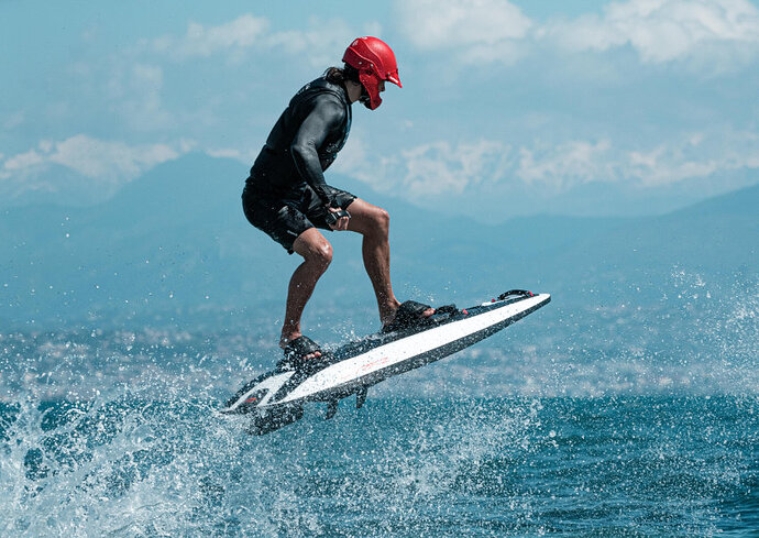 Awake-Boards-electric-surfboard-1